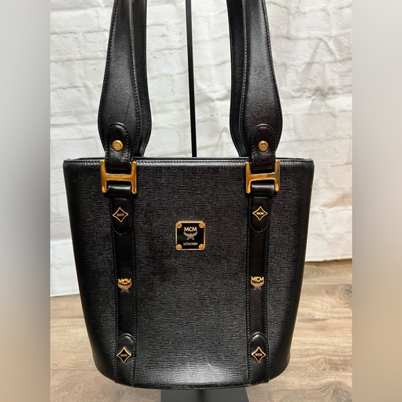 ❤️RARE❤️ MCM Authentic Bucket Bag with small purse inside - Picture 3 of 11